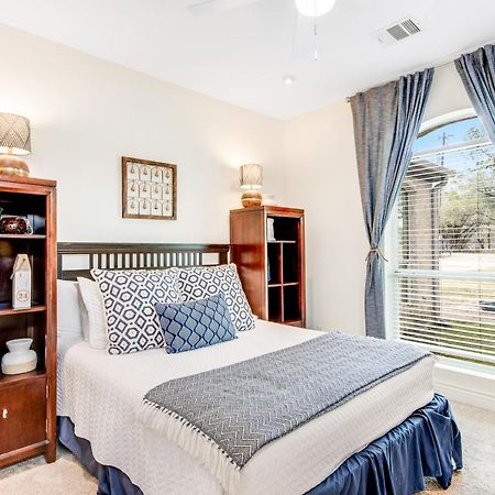 Cliff Side Oasis Villa Spicewood Bagian luar foto