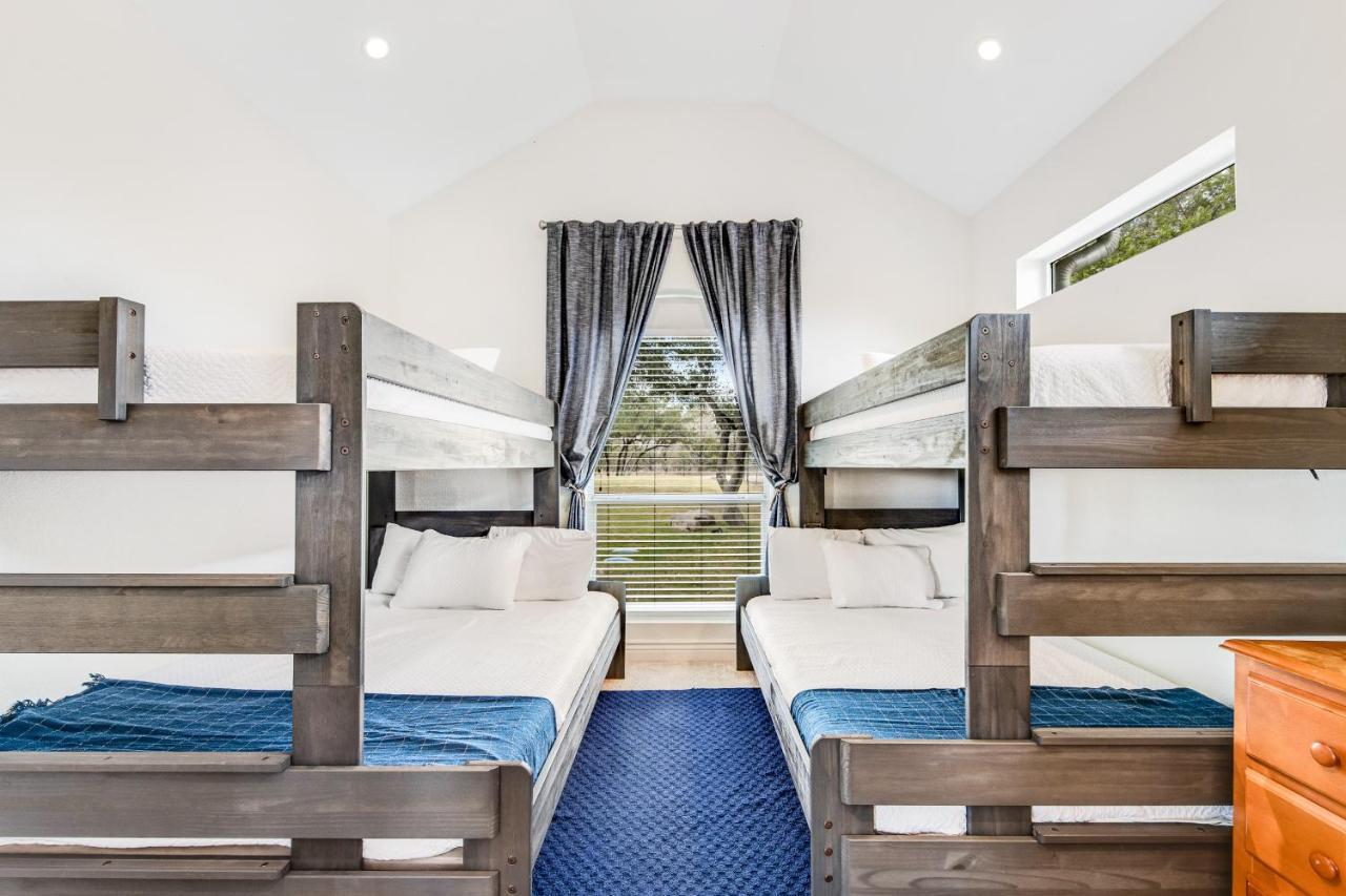 Cliff Side Oasis Villa Spicewood Bagian luar foto