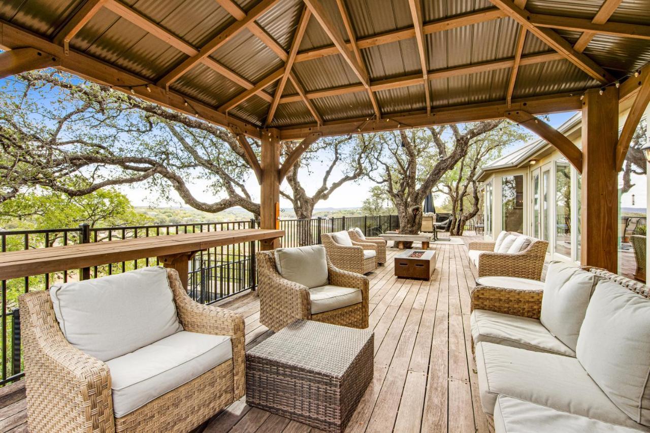 Cliff Side Oasis Villa Spicewood Bagian luar foto