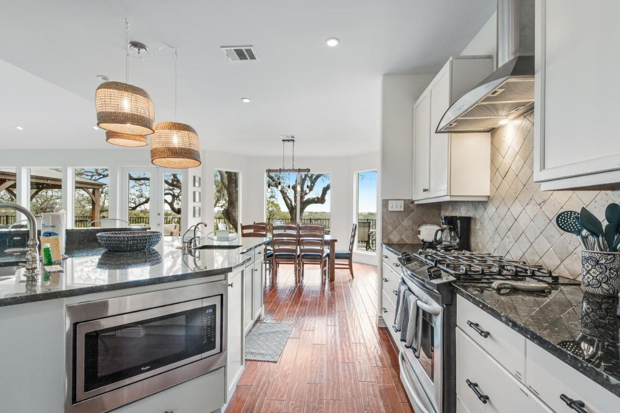 Cliff Side Oasis Villa Spicewood Bagian luar foto