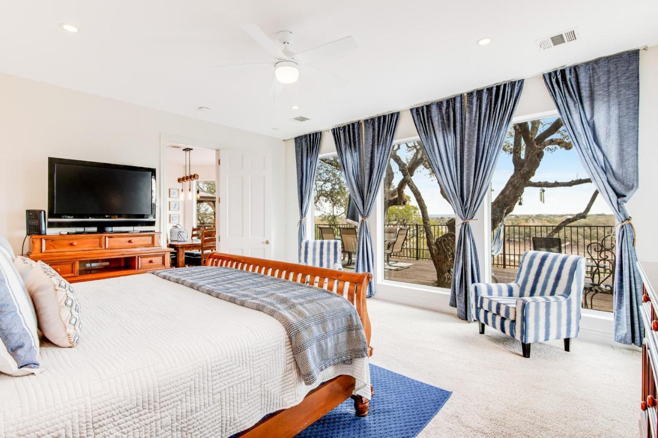 Cliff Side Oasis Villa Spicewood Bagian luar foto